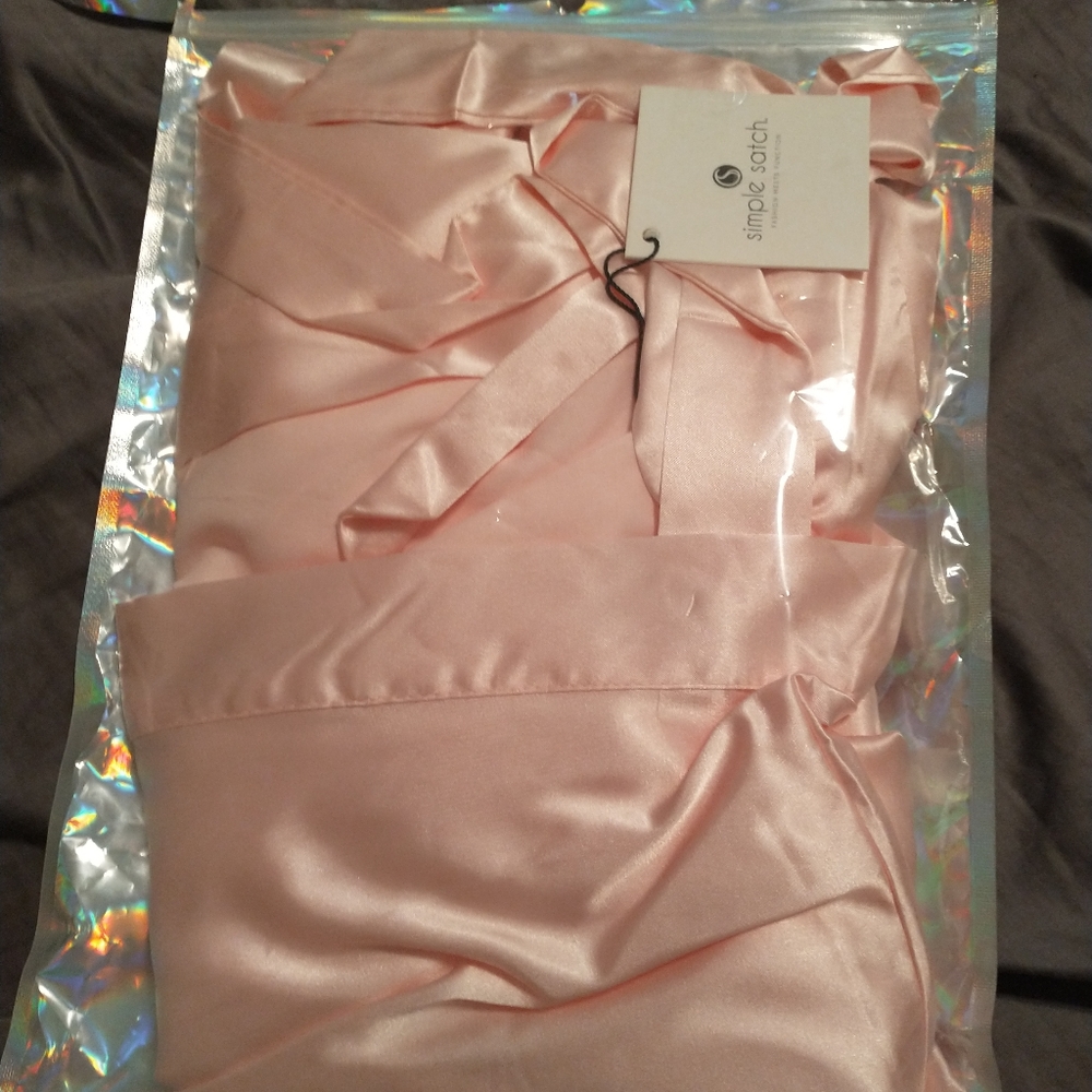 Simple Satch Pink Satin Robe - Picture 6 of 6